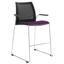 products/vinn-mesh-back-caf_-stool-with-arms-vinn-mbu-sta-pederborn_5a2261f9-9f26-44b1-b866-750d6cbcdd89.jpg